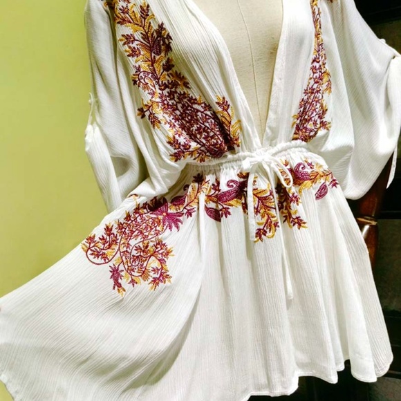 Boho White plunging neck tassel embroidered floral dress - Picture 6 of 10